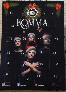 Der Komma Adventkalender zum 25-Jahr-Jubiläum versüßt die stille Vorweihnachtszeit 2021.