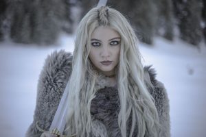 Sorgt unter dem Künstlernamen LUMINYA musikalisch für Furore: die junge Bruckhäuslerin Magdalena Laiminger veröffentlichte am 5. Februar 2022 ihre neueste Single "Cold Soul". Foto: LUMINYA