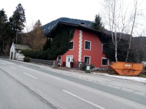 Wildschönauer Straße - Areal Wohnbau und Dallnkapelle im März 2022. Foto: Veronika Spielbichler