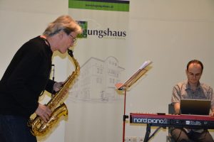 Ausstellungseröffnung mit Konzert - Sepp Rangger im Tagungshaus Wörgl am 3.6.2022. Foto: Veronika Spielbichler