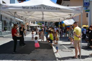 Kinder- und Familienfest von komm!unity am 2.7.2022 in der Wörgler Bahnhofstraße. Foto: Veronika Spielbichler