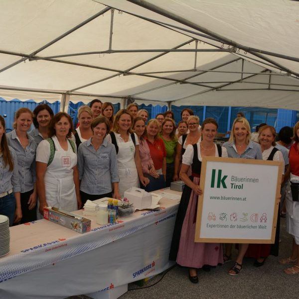 Gebietsbäuerinnen luden zum Tag der offenen Tür bei der TirolMilch am 9.7.2022. Foto: Veronika Spielbichler