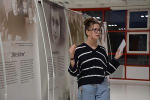 Anne Frank Verein Österreich - Ausstellung Lasst mich ich selbst sein am BRG Wörgl im Oktober 2022. Foto: Veronika Spielbichler