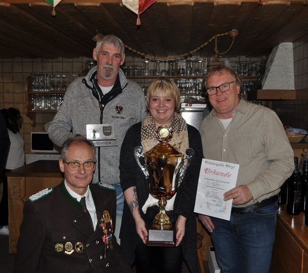 Die Sieger im Mix-Bewerb v.l. OSCHM Hubert Aufschnaiter, Markus Mair, Simone Schachner und Manfred Mohn. Foto: SG-Wörgl