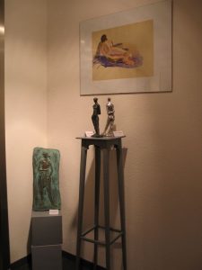 Objekte von Lia Rigler und Bilder ihres Mannes Fritz waren bei der Ausstellung 2007 in der Raika Wörgl zu sehen. Foto: Veronika Spielbichler