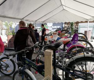 Gebrauchte Fahrräder verkaufen und kaufen - der Verein komm!unity organisiert am 1. April 2023 zum 2. Mal eine Fahrradbörse im Zone-Garten. Foto: komm!unity