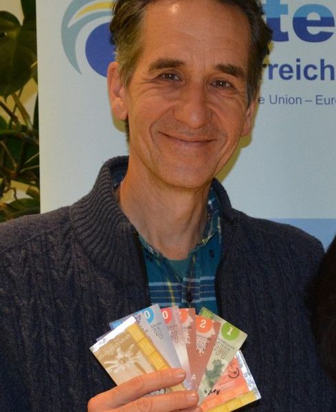 Stefan Schütz vom Chiemgauer referiert am 16.5.2023 über Regionalwährungen heute. Foto: Unterguggenberger Institut