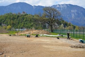 Vom Grattenbergl aus bietet sich ein guter Überblick über archäologische Funde in der Wörgler Umgebung – 2021 wurde zuletzt im Bereich Egerndorf gegraben. Foto: Veronika Spielbichler