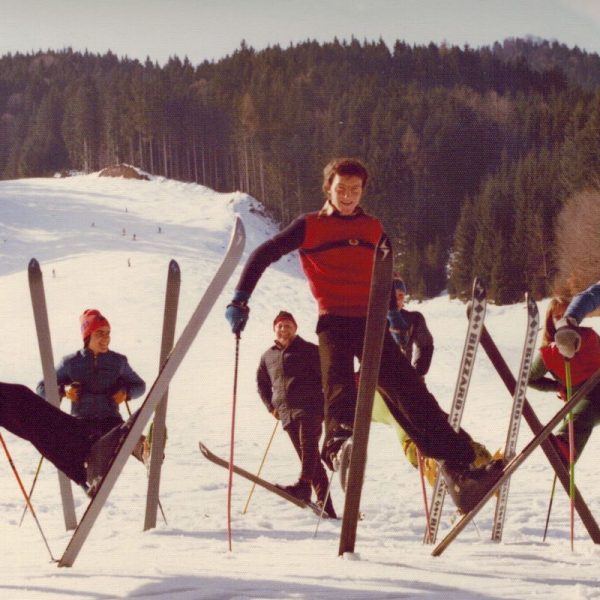 Beim Bruckhäusler Dorfabend im Oberluecher Kellerhaus wird die Filmdokumentation „Skifahren am Riederberg“ von Egon Frühwirth gezeigt. Foto: Josef Horndacher