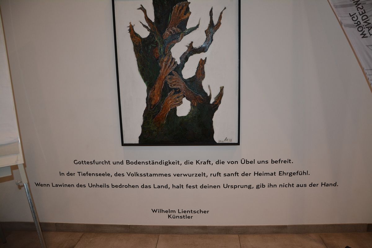 Bild von Wilhelm Lientscher im Foyer der Landesmusikschule Wörgl im Haus der Musik im April 2024. Foto: Veronika Spielbichler