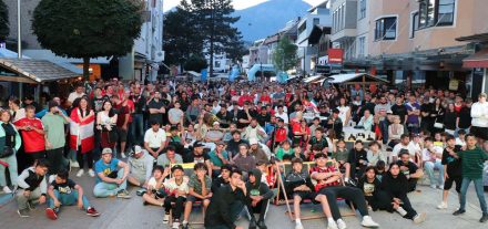 Hunderte Fußballfans füllten die "Wörgler Fanmeile" bei der Eröffnung der Fußball-Europameisterschaft. Foto: Stadtmarketing Wörgl