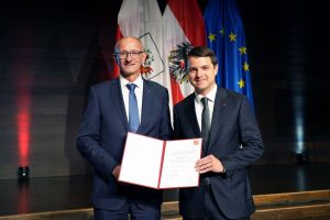 LH Anton Mattle und BH Kurt Berek (rechts). Foto: Land Tirol/Pölzl