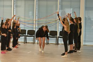 Die Academia Vocalis 2024 startete in Wörgl mit dem Opernworkshop für Kinder und Jugendliche in der Landesmusikschule Wörgl. Foto: privat & Dabernig/Academia Vocalis