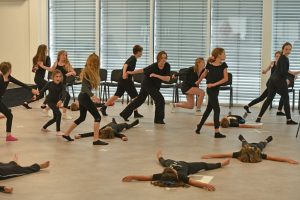 Unter der Leitung von Norbert Mladek wurden die Kinder und Jugendlichen professionell und interdisziplinär an die Welt der Oper herangeführt. Foto: privat & Dabernig/Academia Vocalis