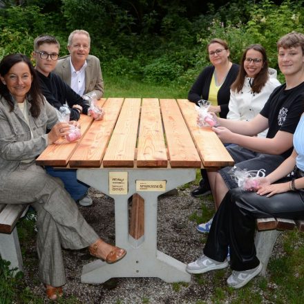 Ein neuer Tisch für den Wörgler Freigarten! Foto: Veronika Spielbichler
