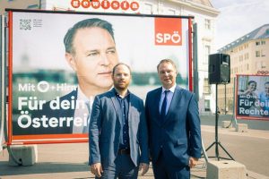 Beim Wahlkampfauftakt: Andreas Babler (rechts) und SPÖ-Bundesgeschäftsführer Klaus Seltenheim (links). Foto: SPÖ