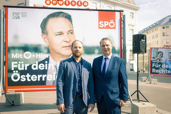 Beim Wahlkampfauftakt: Andreas Babler (rechts) und SPÖ-Bundesgeschäftsführer Klaus Seltenheim (links). Foto: SPÖ