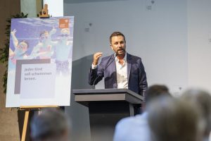 LHStv Georg Dornauer beim Bädergipfel im Landhaus. Foto: Land Tirol/Die Fotografen