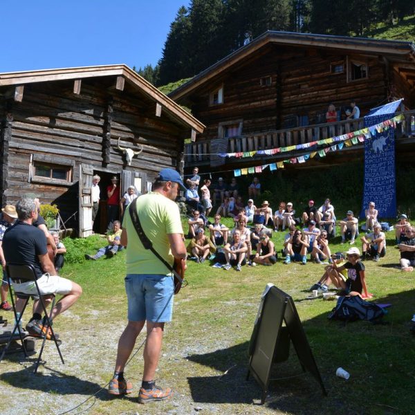 Theater auf der Alm am 10. August 2024 im Langen Grund in der Kelchsau. Foto: Veronika Spielbichler