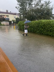 Am 17. August 2024 staute sich Oberflächenwasser in der Prandtauer- und Opperer-Straße. Foto: privat/Unterberger