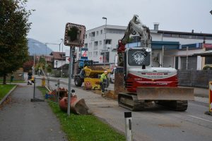 Ein 80 Jahre alter Abwasserkanal in der Brixentaler Straße wird bis Jahresende 2024 erneuert. Foto: Veronika Spielbichler