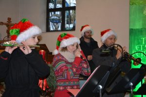 Jazzige Weihnachtsgeschichte der Grinchhouse-Band in Bruckhäusl am 15.12.2024. Foto: Veronika Spielbichler