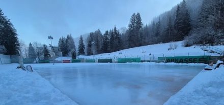 Der Eislaufplatz beim Badl hat auch während der Weihnachtsferien täglich geöffnet. Foto: facebook Zone Wörgl