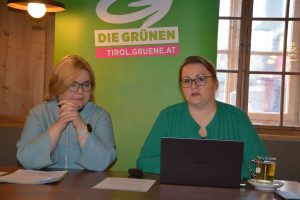 Tiroler und Wörgler Grüne Pressekonferenz zur Schwimmbad-Politik in Tirol und Wörgl am 30.1.2025. Foto: Veronika Spielbichler