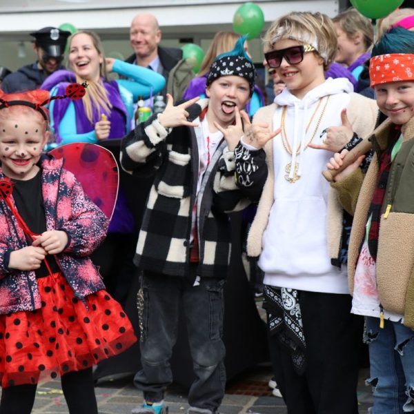 Im Wörgler Fasching 2025 gibt´s neben Party-Events für KInder am Faschingsdienstag, 4.3., die Faschingsgaudi am Stadtplatz für groß und klein. Foto: Stadtmarketing Wörgl