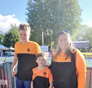 Von links Jakob Wegscheider, Jonas Eichinger und Trainerin Doris Perktold. Foto: SC Wörgl, Perktold