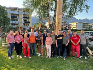 Das SPÖ-Arbeitsteam beim Maibaum-Aufstellen mit Stadtparteiobmann LA STR Christian Kovacevic (links). Foto: SPÖ Wörgl