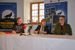 Pressekonferenz der Rattenberger Schlossbergspiele zu "Vollmond - Ein Land jagt den Wolf" am 21.5.2025. Foto: Veronika Spielbichler