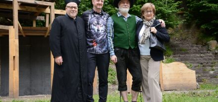 Pressekonferenz der Rattenberger Schlossbergspiele zu "Vollmond - Ein Land jagt den Wolf" am 21.5.2025. Foto: Veronika Spielbichler