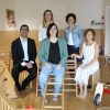 Präsentieren den neuen Pikler-Spielraum: vorne v.l. Vzbgm. Kayahan Kaya, Spielraum-Leiterin Katrin Eisenmann, Kinderkrippenleiterin Bettina Saringer und hinten v.l. Kinderbetreuungs-Personalabteilungsleiterin Mag. Sonja Freudenschuss und Schul- und Kindergartenkoordinatorin Astrid Ellmerer. Foto: Stadtmarketing Wörgl