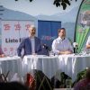 Fordern besseren Schutz vor Wölfen - v.l. NEOS Klubchefin Birgit Obermüller, Liste Fritz-Klubobmann Markus Sint, FPÖ-Klubobmann Markus Abwerzger und Stefan Brugger, Obmann des Vereines Weidezone. Foto: NEOS
