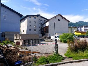 Abbruch Bauprojekt Wörgl Stadtmitte - Baustelleneinrichtung am 2. Juni 2025. Foto: Veronika Spielbichler