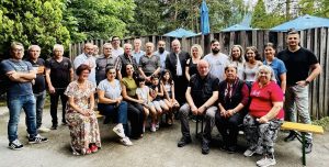Trafen sich zum Austausch über das Alevitentum, Aschura und das Zusammenleben in Wörgl: Mitglieder der Interreligiösen Dialoggruppe und des Vereins Tayip Wörgl. Foto: komm!unity