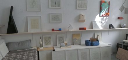 Am 3. Oktober 2025 wird die Ausstellung mit Arbeiten von Gottfried Hundsbichler in der Galerie am Stadtplatz in Wörgl eröffnet. Foto: Atelier Hundsbichler, Wien