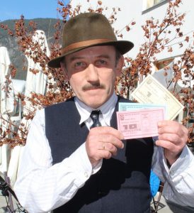 In Kooperation mit dem Unterguggenberger Institut wird beim Bildungsabend in Kitzbühel der Spielfilm "Das Wunder von Wörgl" mit Karl Markovics als Wörgls Freigeldbürgermeister Michael Unterguggenberger gezeigt. Foto: Christian Spielbichler
