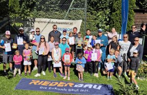 Die Teilnehmer der Kinder-Eltern-Olympiade. Foto: TCW