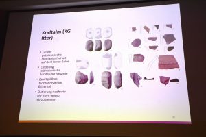 Vortrag Archäologie in Wörgl und Umgebung mit Julia Haas und Roman Lamprechter, Museum Wörgl am 12.9.2025. Foto: Präsentationsfolie