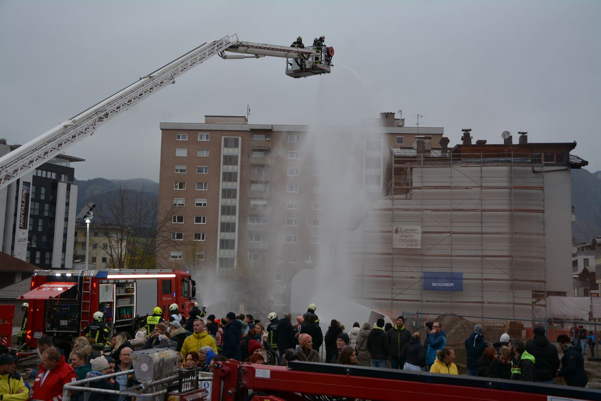Jahreshauptübung der FF Wörgl am 25.10.2025 auf dem Baustellengelände Wörgl Mitte. Foto: Veronika Spielbichler