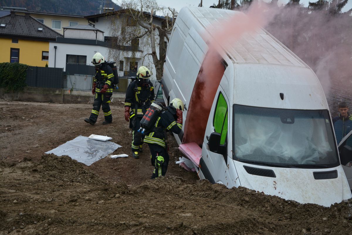 Jahreshauptübung der FF Wörgl am 25.10.2025 auf dem Baustellengelände Wörgl Mitte. Foto: Veronika Spielbichler