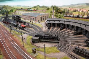 Die Remise in der neu gestalteten Modellbahnanlage des MEC Wörgl. Foto: MEC Wörgl