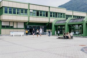 Die Bundesfachschule für wirtschaftliche Berufe mit Aufbaulehrgang BFWörgl lädt am 29. November 2025 zum Tag der offenen Schule. Foto: Magdalena Laiminger