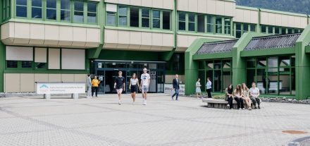 Die Bundesfachschule für wirtschaftliche Berufe mit Aufbaulehrgang BFWörgl lädt am 29. November 2025 zum Tag der offenen Schule. Foto: Magdalena Laiminger