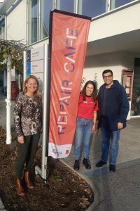 Volkshilfe-Projektleiterin Anna-Elena Pinggera (Mitte) mit Vizebgm. Kayahan Kaya und Stadträtin Elisabeth Werlberger. Foto: Volkshilfe Werkbank