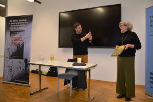 Lesung von Roman Klementovic aus dem Thriller Dunkelnah auf Einladung der Bücherei Wörgl am 19.11.2025. Foto: Veronika Spielbichler