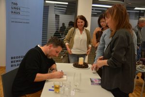 Lesung von Roman Klementovic aus dem Thriller Dunkelnah auf Einladung der Bücherei Wörgl am 19.11.2025. Foto: Veronika Spielbichler