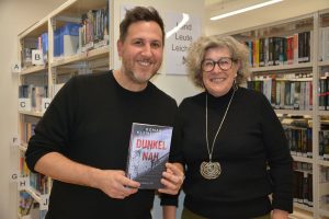 Lesung von Roman Klementovic aus dem Thriller Dunkelnah auf Einladung der Bücherei Wörgl am 19.11.2025. Foto: Veronika Spielbichler